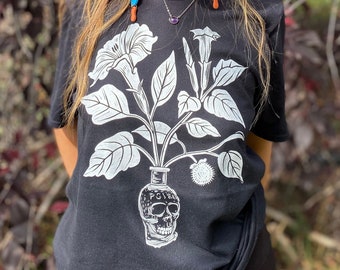 DATURA & POISON BOTTLE tshirt - green witch / moonflower / witchy aesthetic / baneful herbs unisex short sleeve graphic t shirt