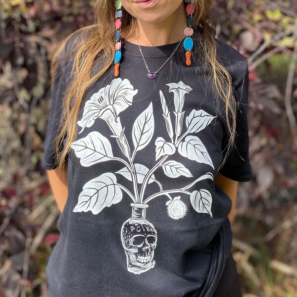 DATURA & POISON BOTTLE tshirt - green witch / moonflower / witchy aesthetic / baneful herbs unisex short sleeve graphic t shirt
