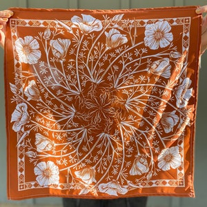 CALIFORNIA POPPY 21x21 » bandana - écharpe florale de fleurs sauvages / motif botanique / accessoire capillaire / foulard / fleur d’état / orange rouille