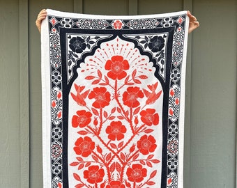 PERZISCHE ROSE gesublimeerde badhanddoek - antiek bloemen / ingewikkeld patroon / rood wit zwart / botanisch decor / maximalist / gesublimeerd