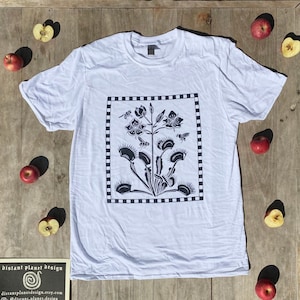 VENUS FLY TRAP tshirt - carnivorous plant art / cottagecore / mori kei / botanical illustration unisex short sleeve t shirt