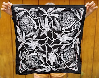 PEONY bandana 21 x 21 inch - boho botanische illustratie / unieke sjaal bloemenprint / geboortebloem / goth cottagecore / antieke bloemen
