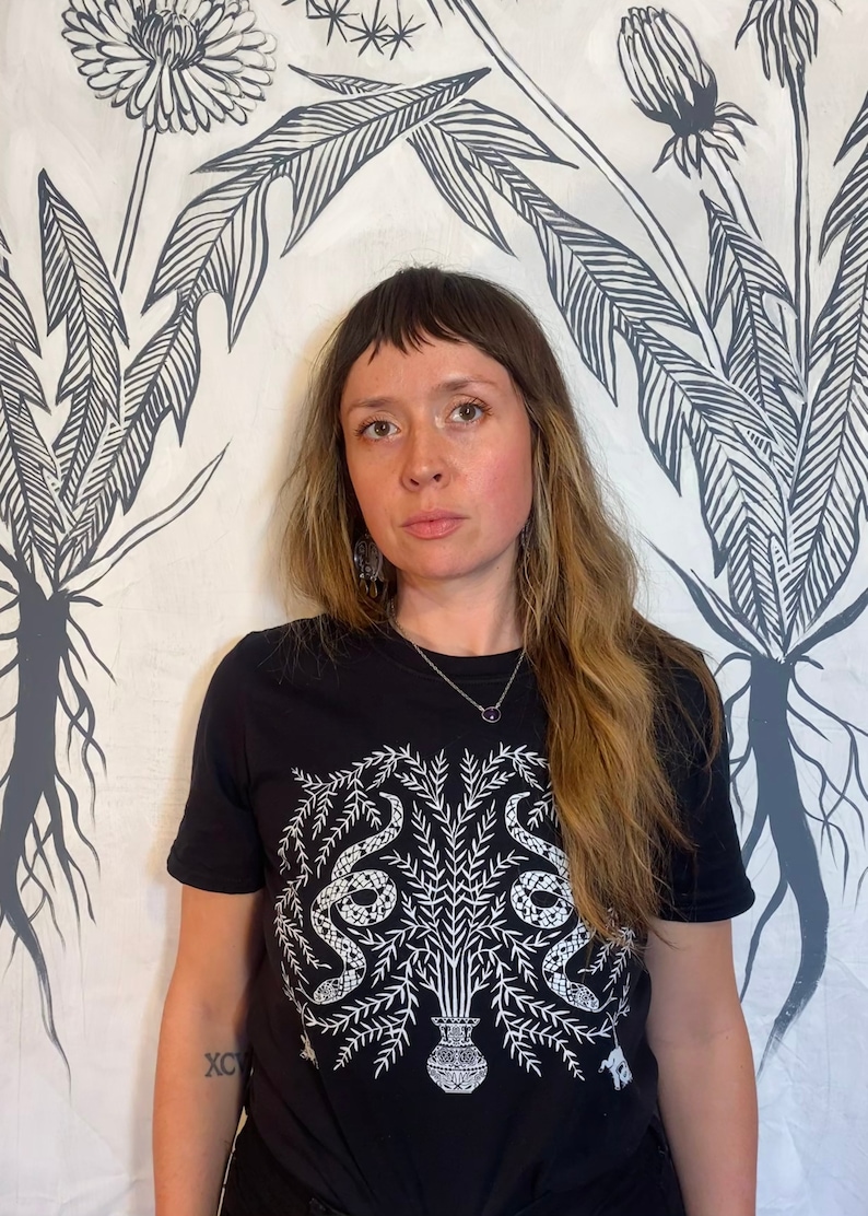 ORM & MUS t-shirt - botanisk illustration / originalkonst / minimalistisk växt unisex kortärmad grafisk t-shirt bild 3