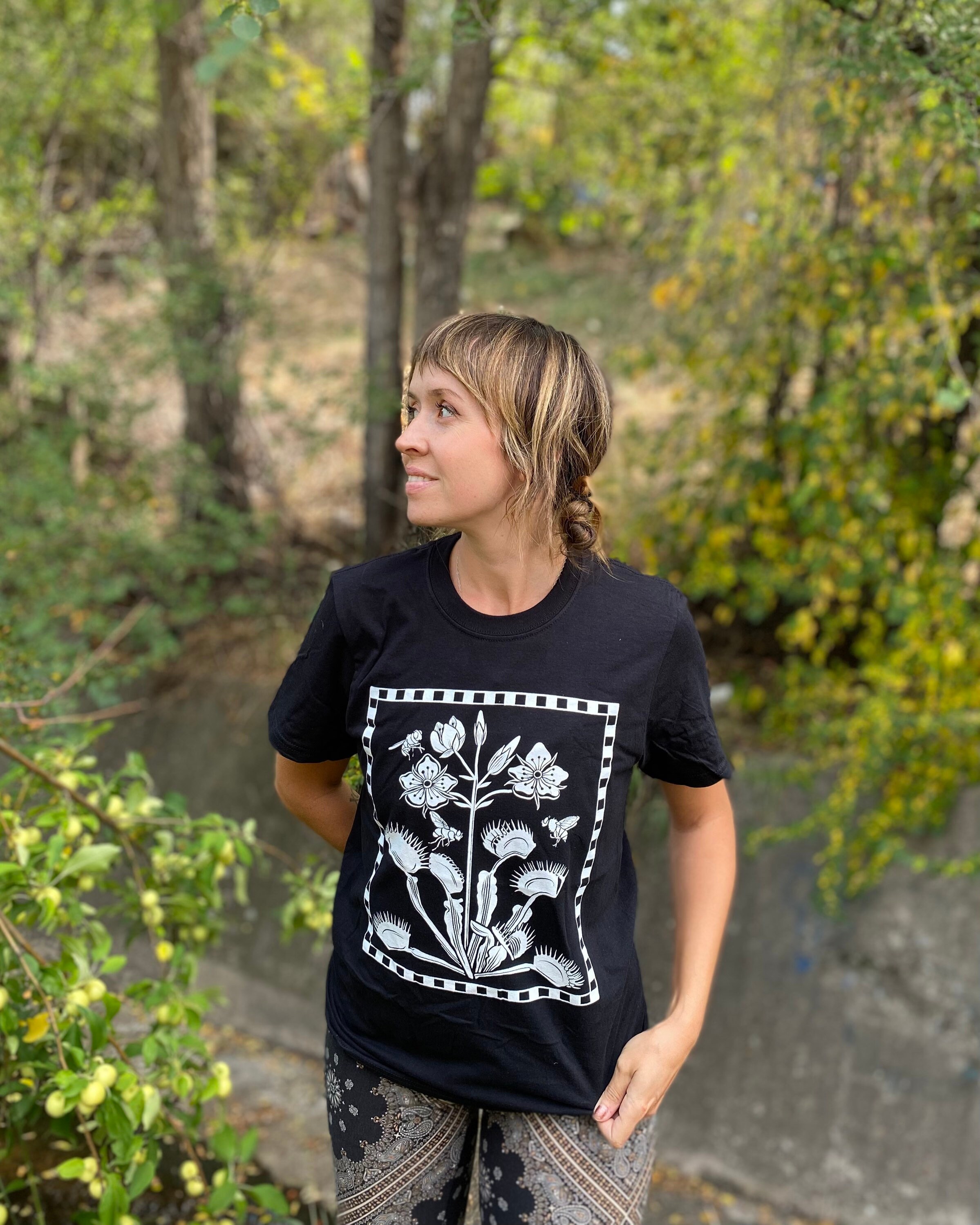 VENUS FLY TRAP Tshirt - Carnivorous Plant Art / Cottagecore