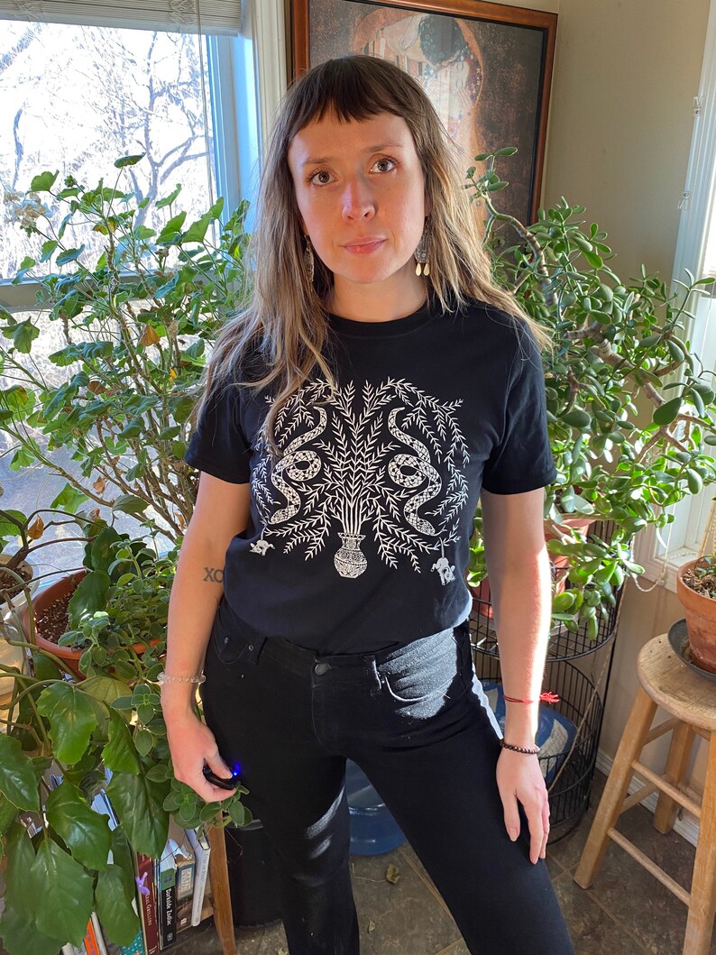 ORM & MUS t-shirt - botanisk illustration / originalkonst / minimalistisk växt unisex kortärmad grafisk t-shirt bild 2