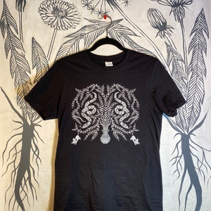 ORM & MUS t-shirt - botanisk illustration / originalkonst / minimalistisk växt unisex kortärmad grafisk t-shirt bild 7