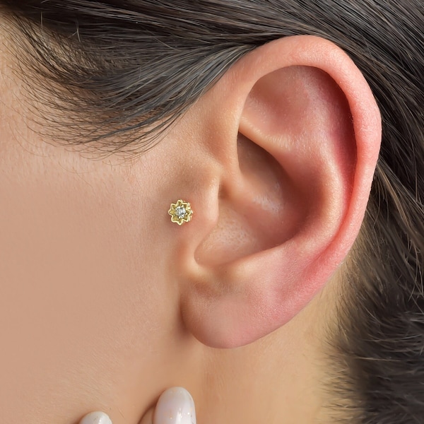 Tragus Flat Back Earrings with Diamonds,Diamond Clover Cartilage Earring,14k Solid Gold  Minimal 16 gauge Flat Back Earrings