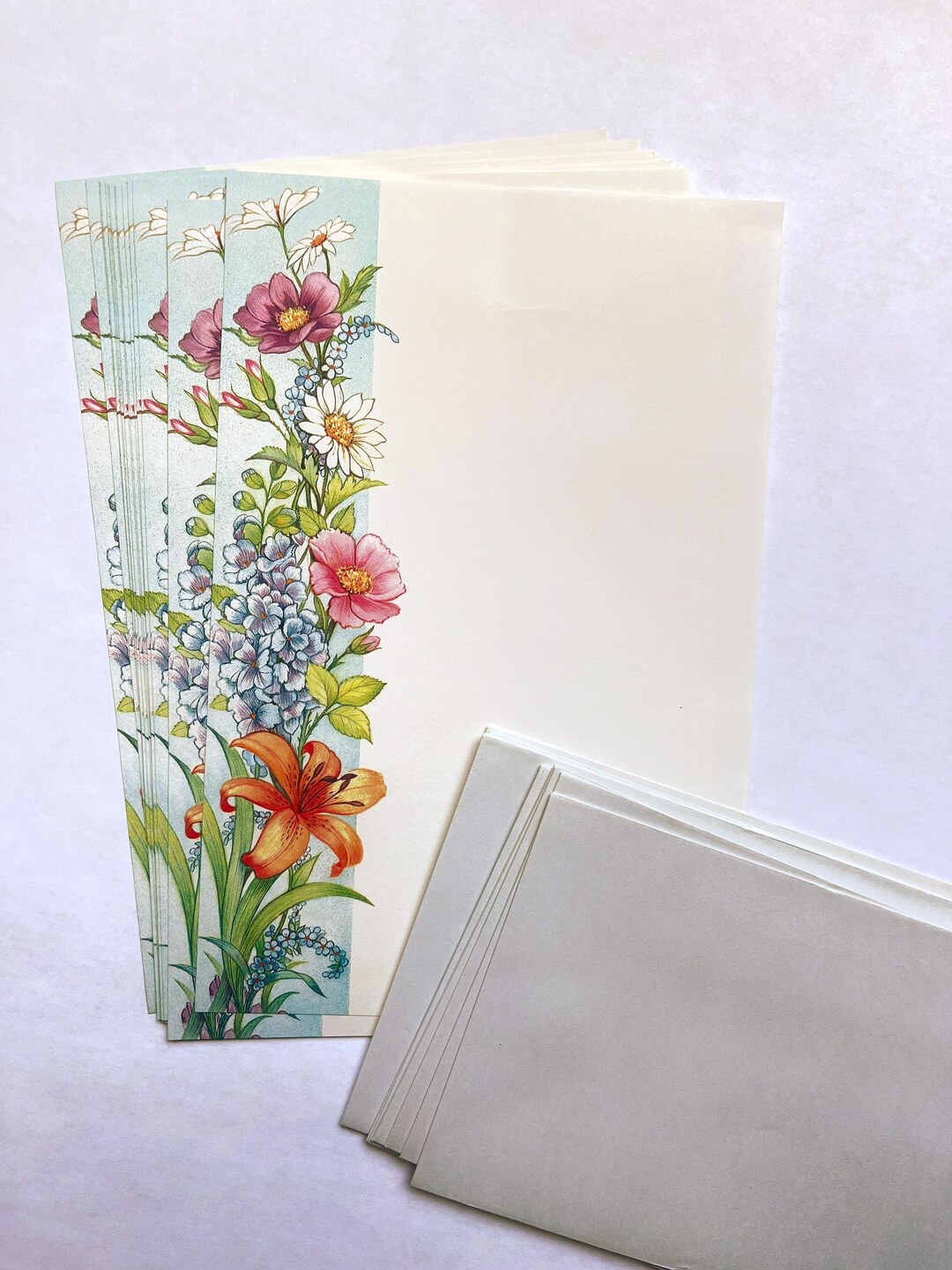 Vintage Floral Stationery Set: Writing Paper With Daisies and Lilies - Etsy