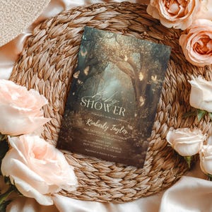 Inbjudan till babyshower med magisk skog, könsneutral inbjudan till förtrollad skogsälva, Canva-mall K-BB02