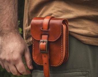 Vertical Bushcraft Leather Belt Bag