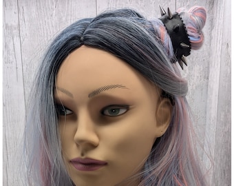 Coletero con pinchos de Boleyn: Coletero con pinchos de metal, pompón con pinchos