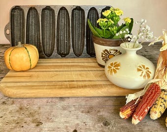 Vintage Cast Iron Cornbread Pan * 7 Slot Corn Ear Mold