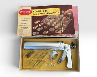 Vintage Wear-Ever “Trigger-Quick” Cookie Gun and Pastry Decorator Complete Set
