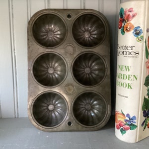 Vintage ECKO Muffin Tin Swirled Crown Decorative Baking Pan image 1