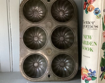 Vintage ECKO Muffin Tin * Swirled Crown Decorative Baking Pan