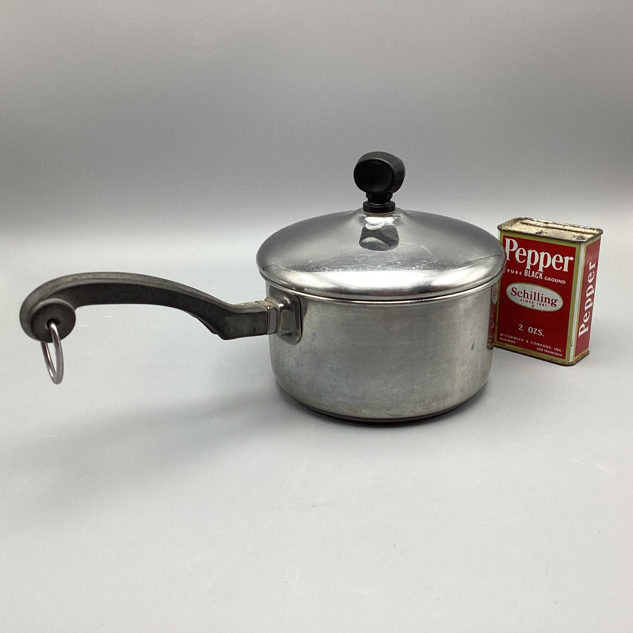 FARBERWARE One qt saucepan metal handle Q19T with lid 1 quart Nonstick  Bonded