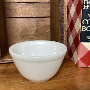 Vintage Pyrex Opal Mixing Bowl * #401 1-1/2 Pint