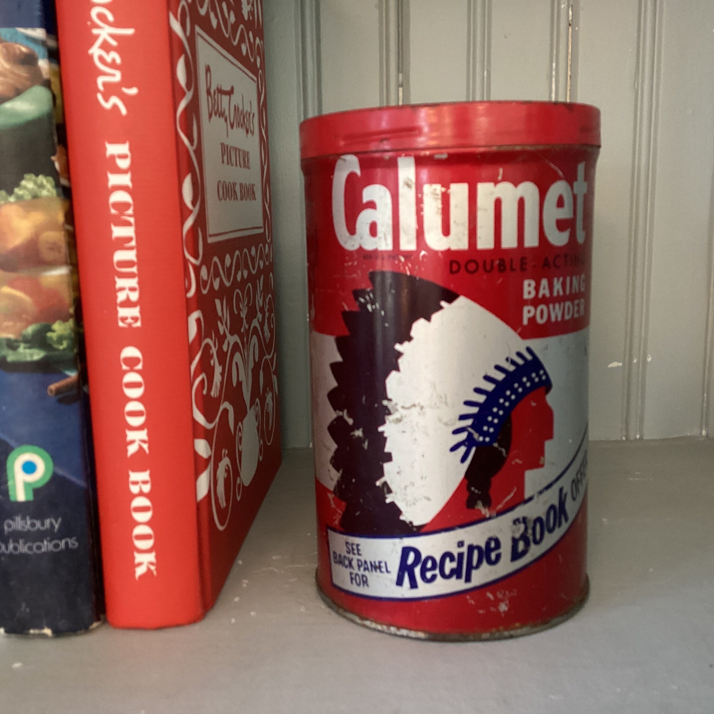 Vintage CALUMET 1 lb and 1/2 lb Baking Powder Tin Cans with Lids. lot of 2
