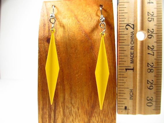 Retro Yellow Metal Diamond-Shape Earrings - image 4