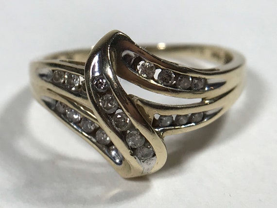 10K Gold .25ct Diamond Channel Bypass Ring Size 8