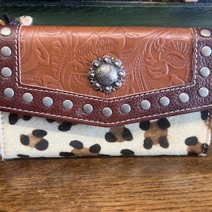 Cartera Myra de piel de vaca y cuero con estampado de guepardo