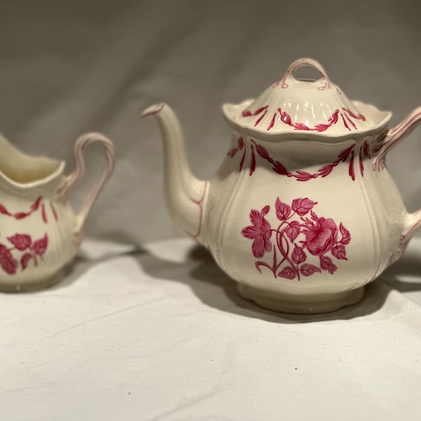Beautiful Wedgwood Williamsburg Husk Teapot and  Creamer,  Pink Flowers & Garland,  Queens Shape, Gift for her, Holiday Gift