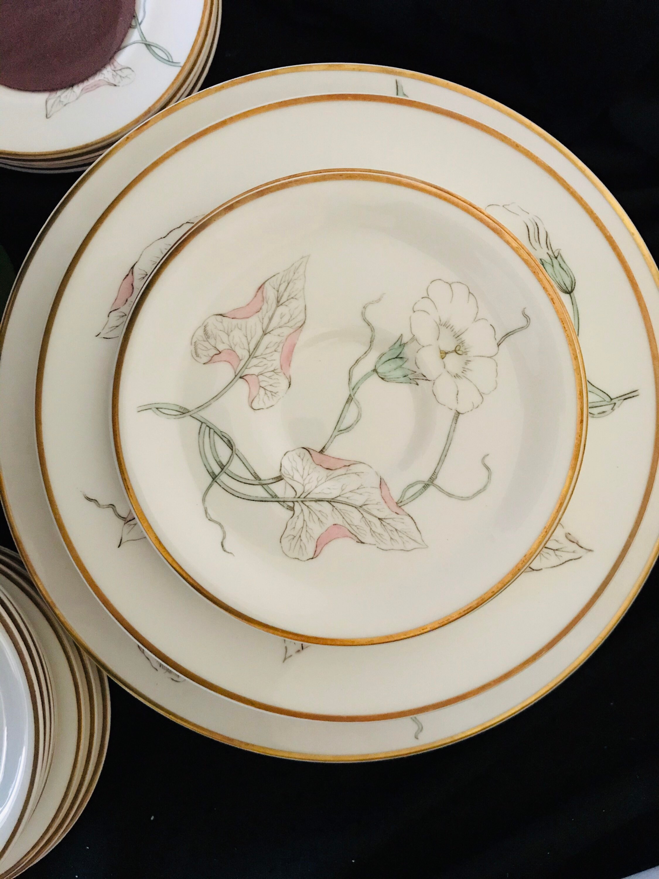 8 dinner plates, 8 salad plates and 8 saucer of  ROYAL WORCESTER Gloriana floral pattern with gold trim, please select the options