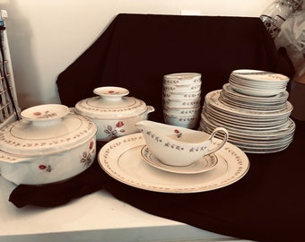 Gorgeous  Vintage Arklow Ireland Avoca Brown 5 pieces  setting dinner set for 6 people, plus 7 serving pieces, Pink Roses with Gold Accents