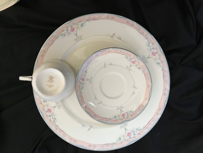 Beautiful Royal Doulton Bone China Lisa and Lenox Fine China emily
