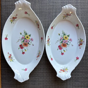 Two beautiful France Apilco BIA Cordon Bleu 13 and 14  White, Flowers Oval Porcelain Au Gratin Baking Dish, Good condition, like new