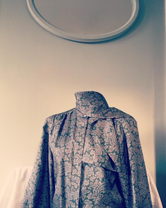 Beautiful 100% Silk Paisley Stephens Brothers Puss