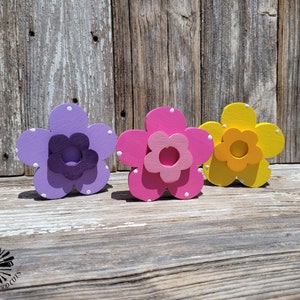 Set of 3 Wooden Daisies, Spring Decor, Summer Decor, Shelf Sitter, Tiered Tray Decor