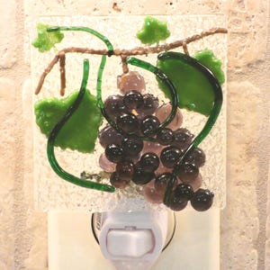 The Wine and Dine Grape Vine Night Light! Perfect for a Wine Bar or Kitchen! LED Bulb!