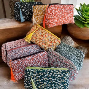 Trousse fleurie doublée – Pochette zippée artisanale – Idée cadeau unique – Rangement maquillage, crayons ou accessoires - Taille 22x12x8 cm