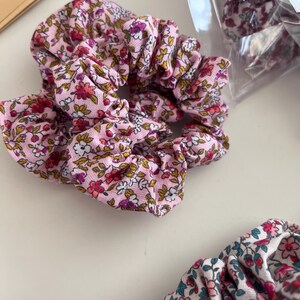 Kleines Blumen-Scrunchie (8 cm) • Haargummi für feines Haar Damen & Kinder Bild 6