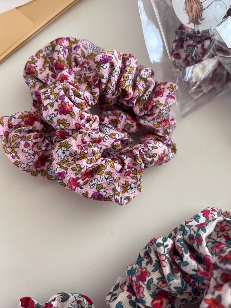 Kleines Blumen-Scrunchie (8 cm) • Haargummi für feines Haar Damen & Kinder Bild 6