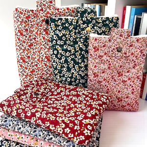 Padded cotton book sleeve, 14 colors – 3 sizes: Small, Medium, Large - Protective book cover | Handmade book sleeve
