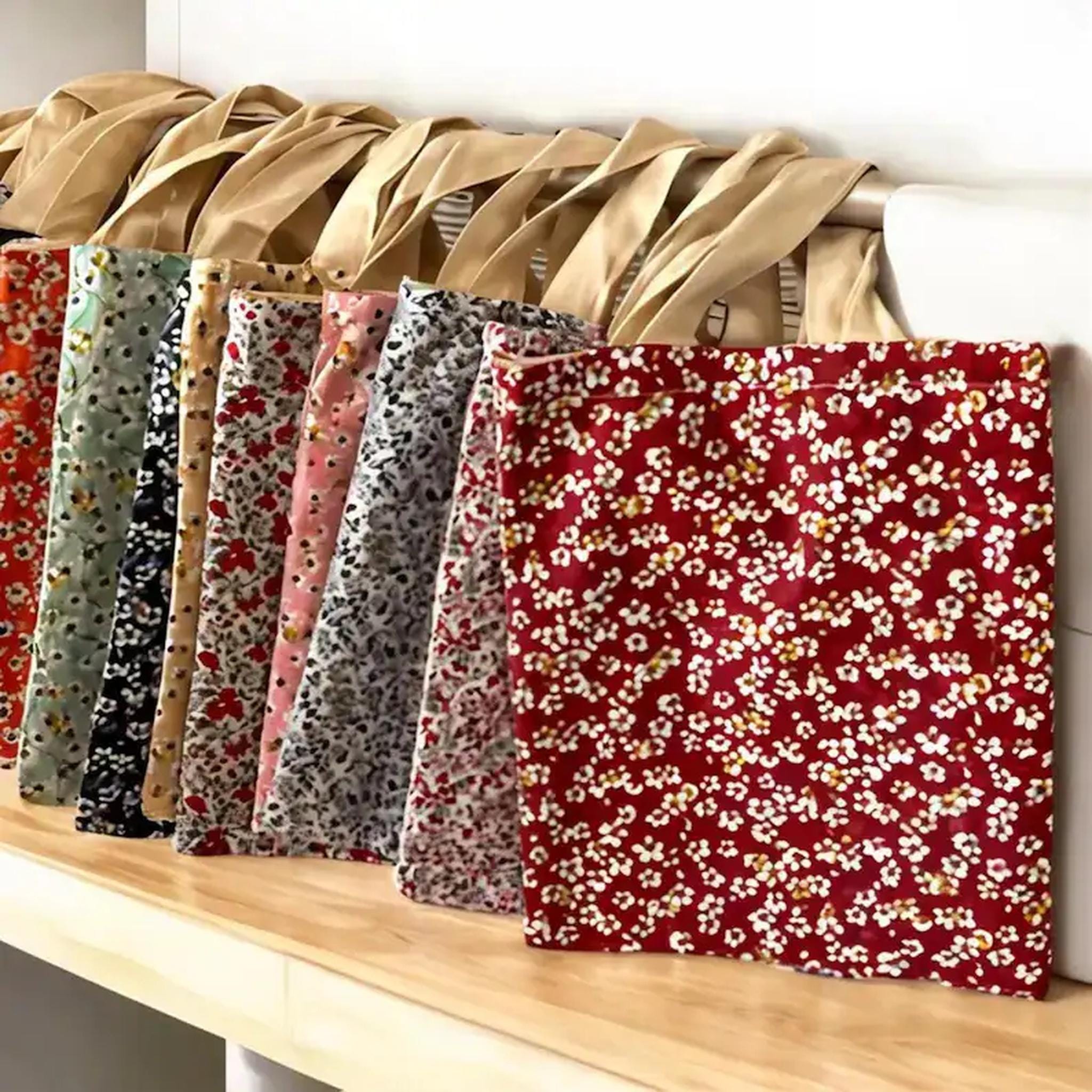 Small floral child-sized tote bag – Small personalized cotton bag – Soft toy bag – Original gift for children – Size 21X26cm