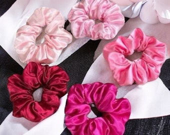 10 cm Satin Scrunchie: Elegance and Softness for All Occasions