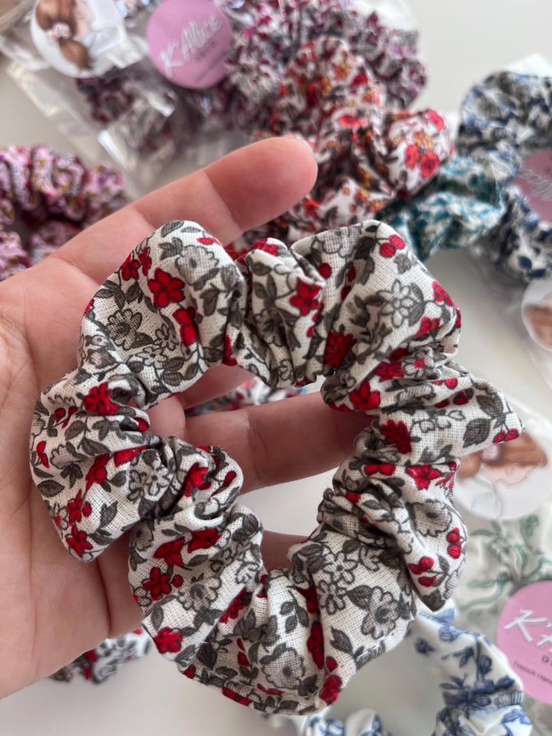 Kleines Blumen-Scrunchie (8 cm) • Haargummi für feines Haar Damen & Kinder Bild 13