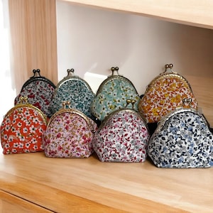 Porte-monnaie bourse fait main en tissu fleuri – Fermoir en métal laiton 8,5 cm – Accessoire élégant et pratique - Range-bijoux élégant