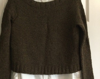 Cropped Woman’s sweater dark brown wool jumper pullover size small. Free shipping .