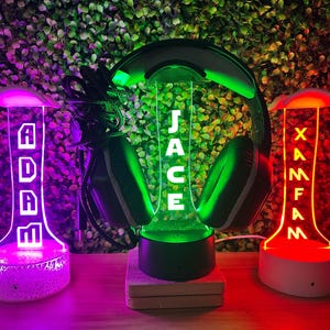 Soporte para auriculares personalizado, regalo para jugadores, luz nocturna 3D, amante de los videojuegos, letrero luminoso con gamertag personalizado, soporte para auriculares con transmisor personalizado