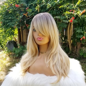 Blonde wig with platinum and honey highlights, synthetic with long bangs, heat resistant, blonde ombre straight platinum blonde dark roots