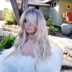 Blonde wig with platinum and honey highlights, synthetic with long bangs, heat resistant, ombre wavy platinum and honey blonde, dark roots