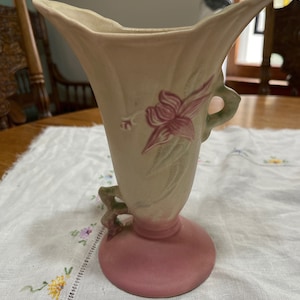 HULL 1940’s Woodland Art Pottery Vintage  vase “W-8-7-1/2” - Dusty Rose base & floral with matte finish blend created of pastel colors