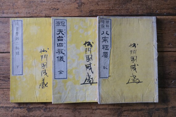 (お話し中)【OmNi ANTIQUEs】古い書類庫です(^_^) Free Antique Book Opened Image - Antique, Book, Library | Download