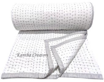 Trapunta Kantha cucita a mano, copriletto matrimoniale reversibile 100% cotone, copriletto floreale bianco e nero,