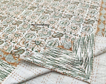 Trapunta Kantha a motivi floreali verdi, copriletto indiano con stampa a blocchi, coperte in cotone fatte a mano di dimensioni matrimoniali.