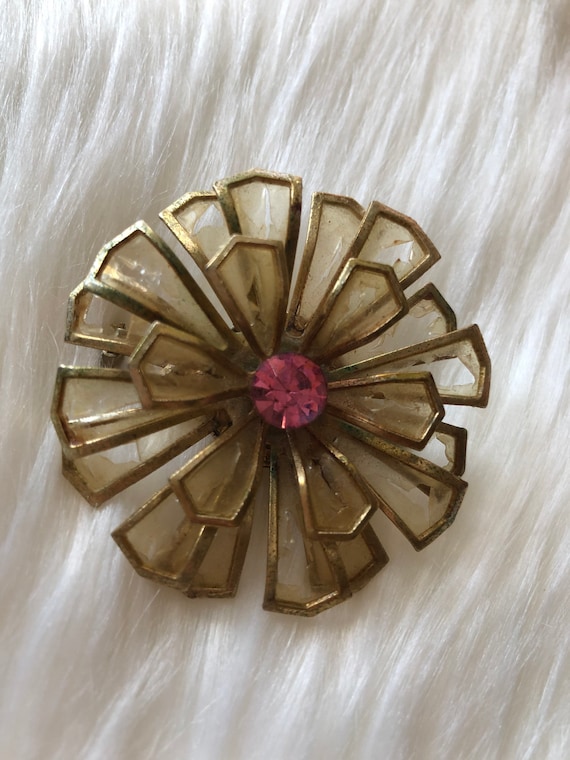 Vintage flower brooch with pink stone - image 1